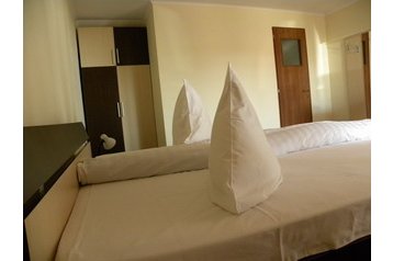 Rumunia Privát Horezu, Wewnątrz